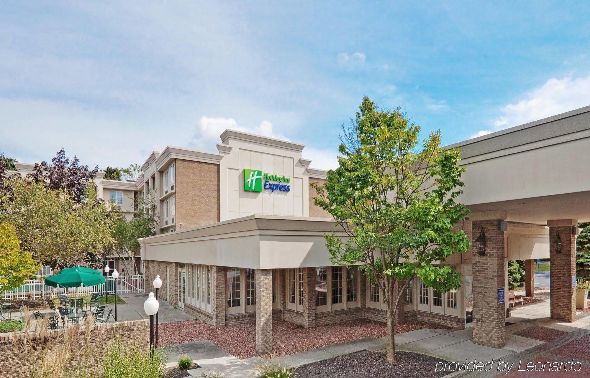 Holiday Inn Express Poughkeepsie By Ihg Exterior foto